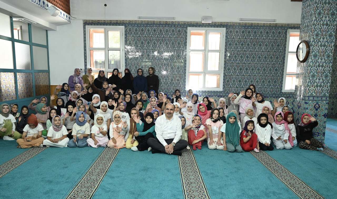 Konya’da yaz tatilini eğitimle geçiren çocuklara Başkan Altay’dan sürpriz ziyaret 4